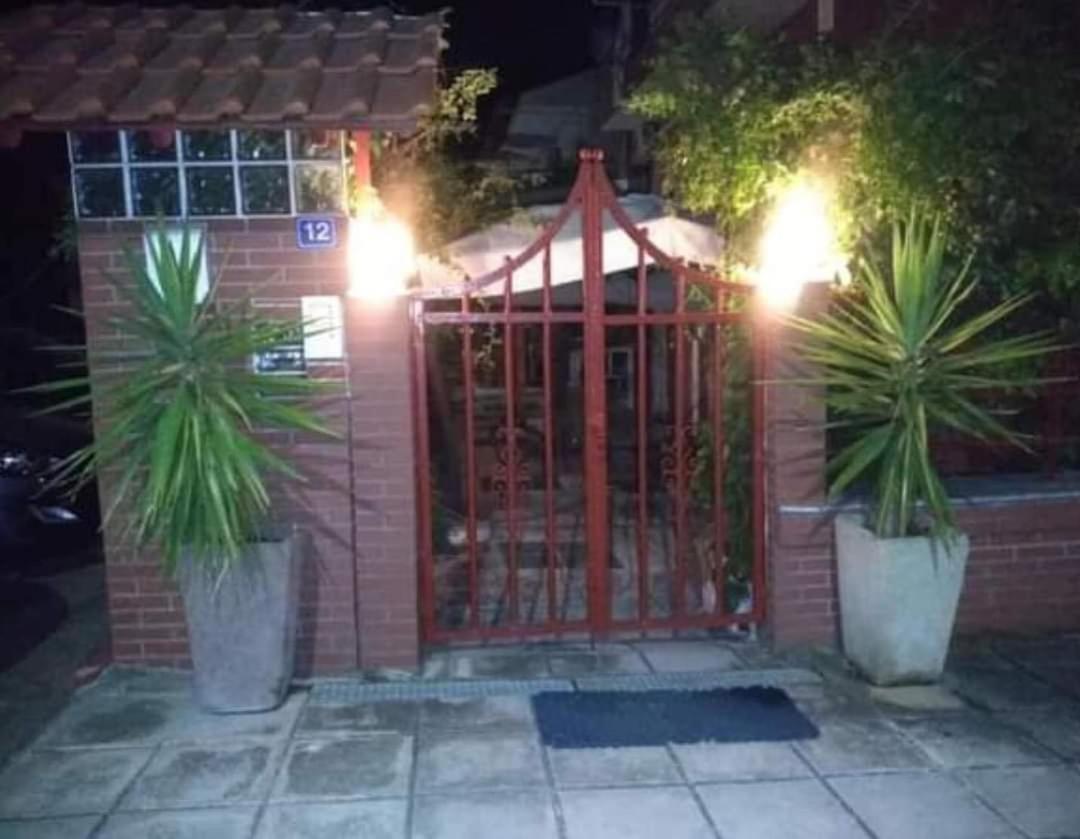 Blue Moon Accommodation نيا ميشانيونا المظهر الخارجي الصورة